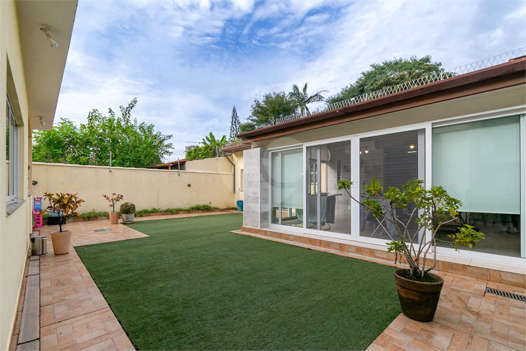 Casa à venda com 3 quartos, sendo 1 suíte,  em Vila Cordeiro, São Paulo, SP