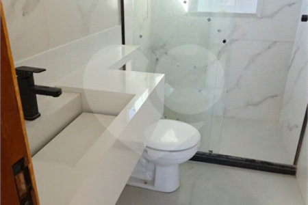 Casa à venda com 3 quartos, sendo 2 suítes, em Guriri, Cabo Frio, RJ