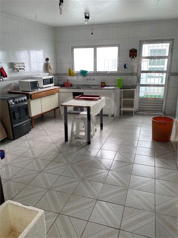 Sobrado à venda com 4 quartos, sendo 2 suítes, em Paraisópolis, São Paulo, SP