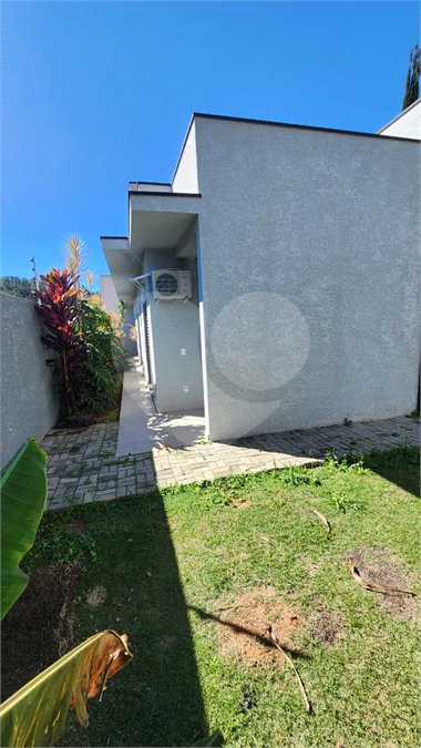 Casa para alugar com 3 quartos, sendo 1 suíte, no condomínio Chácaras Brasil, Atibaia - SP
