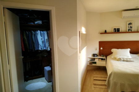Casa à venda com 3 suítes em Interlagos, São Paulo, SP