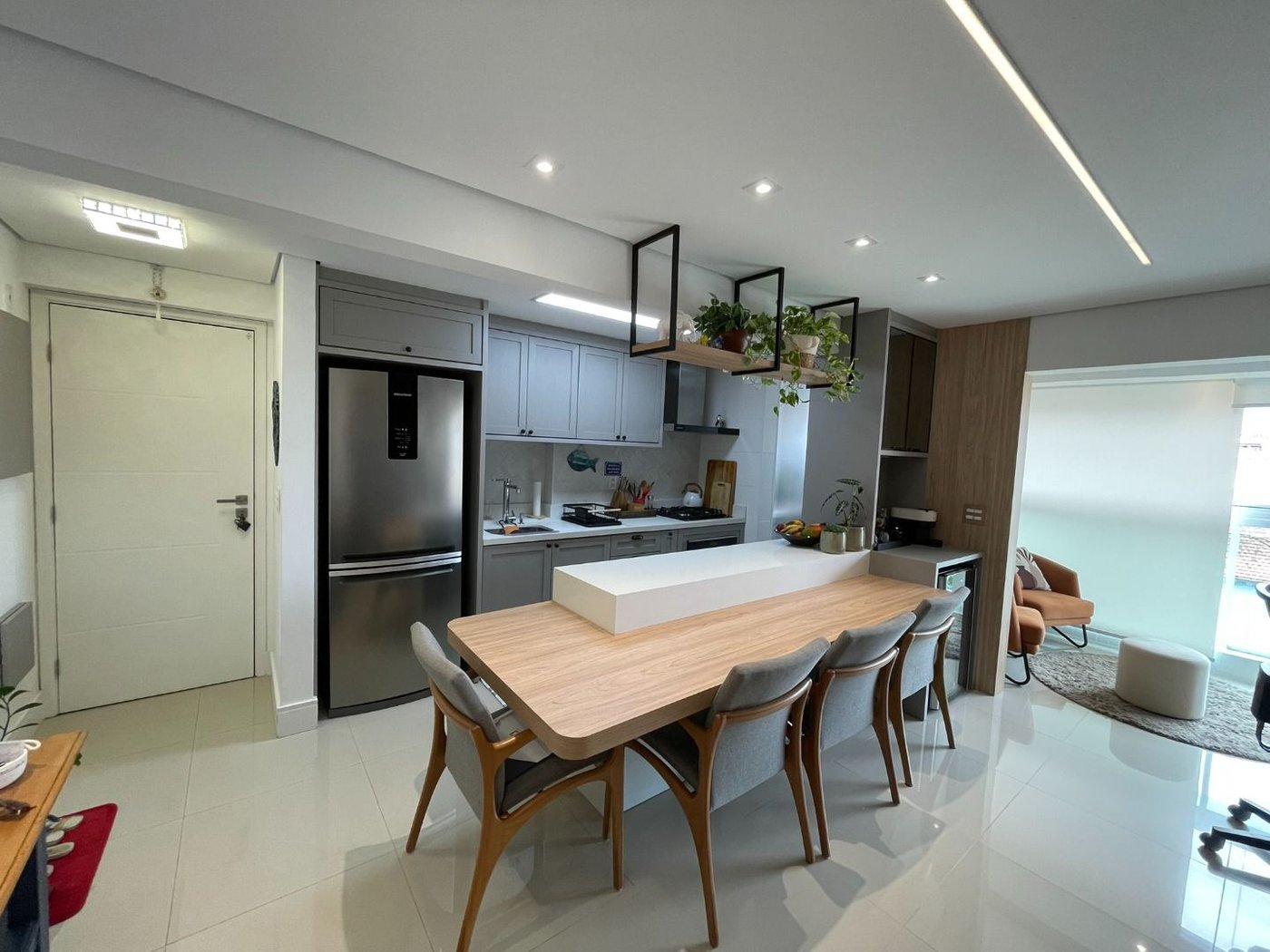 Apartamento 1 suíte com closet, 1 vaga demarcada, Embaré, Santos