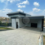 Casa à venda ou para alugar com 3 suítes no condomínio Villa Real, Bragança Paulista - SP