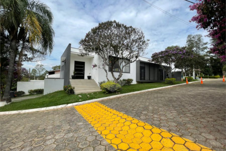 Casa à venda com 4 quartos, sendo 3 suítes, no condomínio Bosque Sâo Francisco, Votorantim - SP