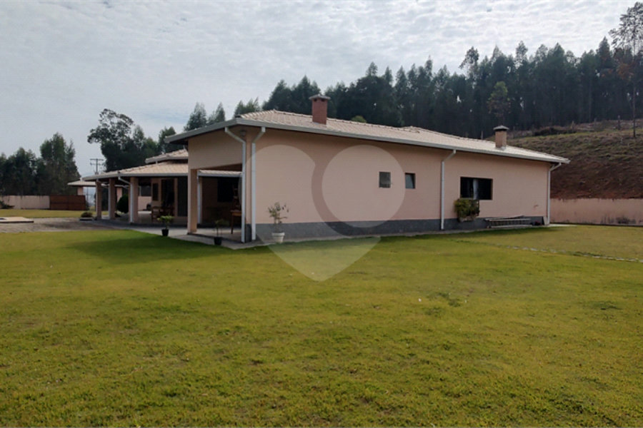 Casa à venda com 4 suítes no Centro, Extrema, MG