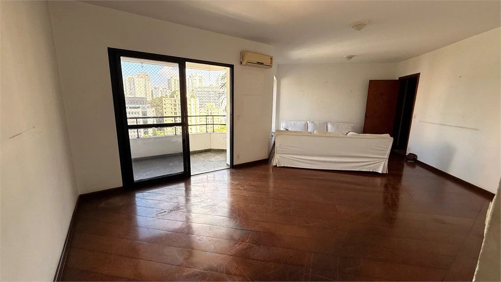 Apartamento à venda com 3 quartos, sendo 1 suíte, em Vila Andrade, São Paulo, SP