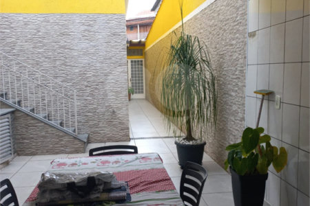 Sobrado à venda com 3 quartos em Jardim Marisa, São Paulo, SP