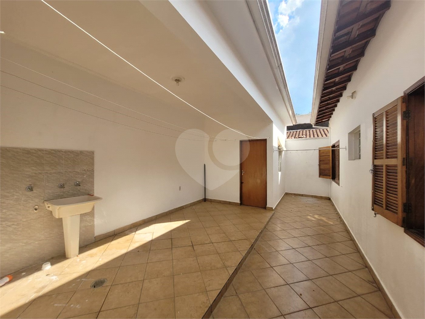 Sobrado à venda com 4 quartos, sendo 1 suíte,  em Jardim Itamaracá, Indaiatuba, SP