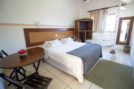 Hotel à venda com 15 quartos, sendo 4 suítes,  no Centro (canguera), São Roque, SP