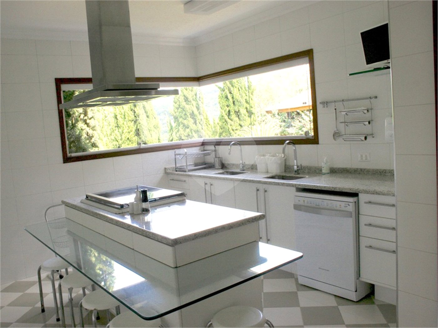 Casa à venda com 5 suítes no condomínio Suíça da Cantareira, Mairiporã - SP