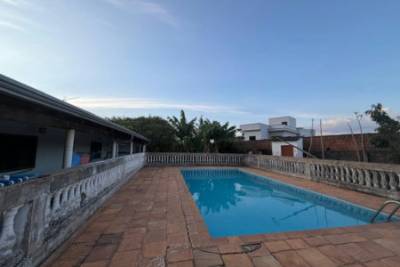 Casa Térrea à venda com 9 quartos, sendo 2 suítes, no condomínio Seranila, Monte Mor - SP