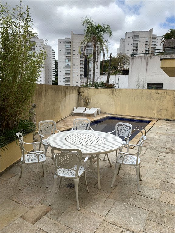 Casa à venda com 4 quartos, sendo 3 suítes, em Jardim das Vertentes, São Paulo, SP
