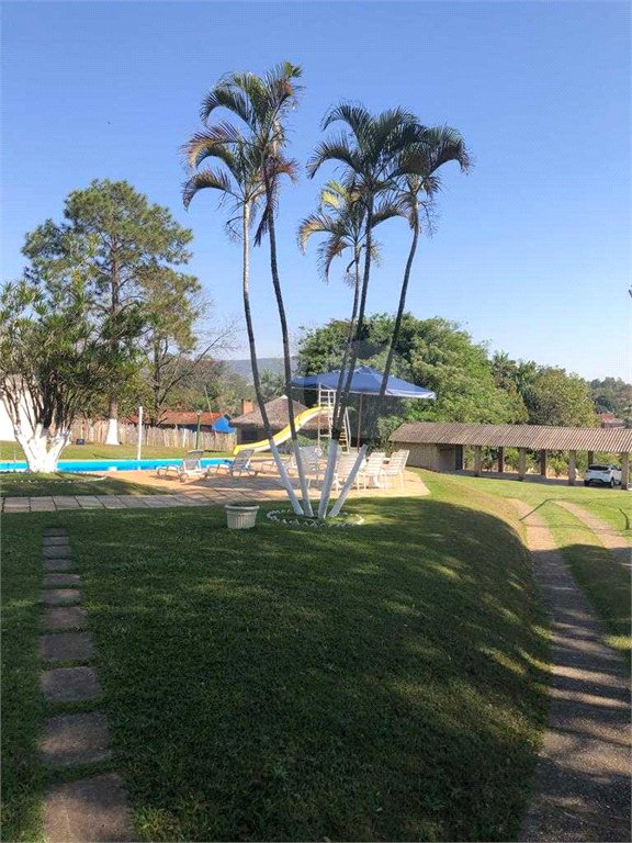 Chácara à venda com 9 quartos, sendo 6 suítes,  em Araçoiaba da Serra, SP