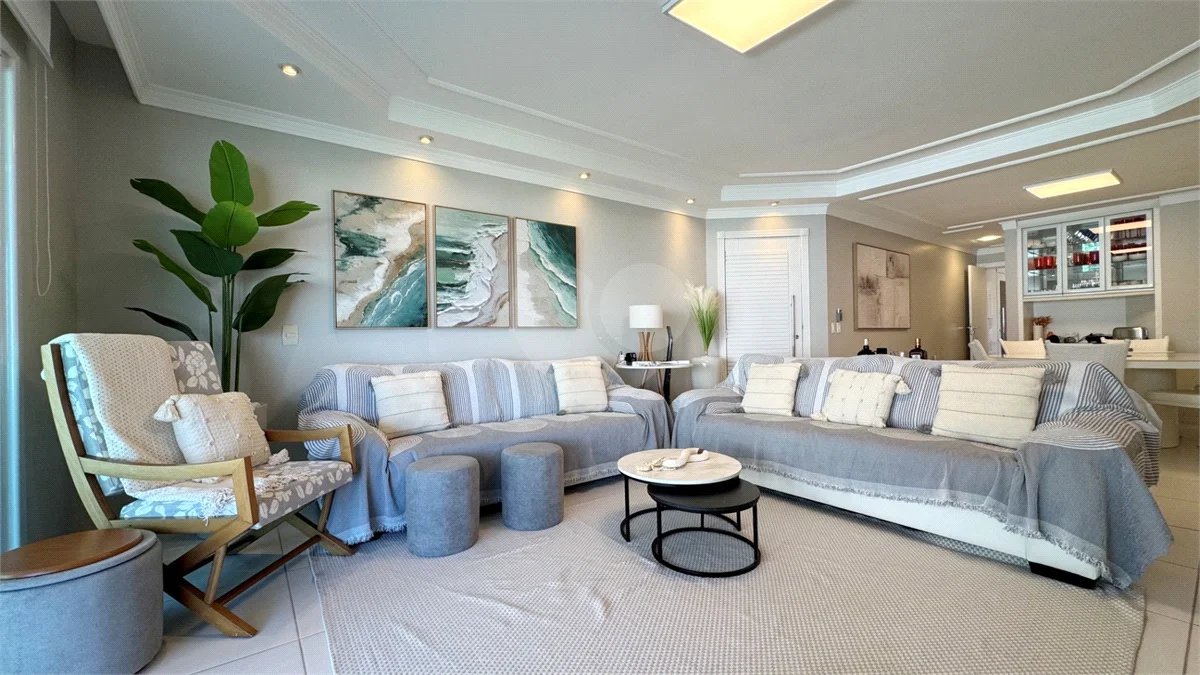 Apartamento à venda com 4 quartos, sendo 2 suítes, em Riviera de São Lourenço, Bertioga, SP