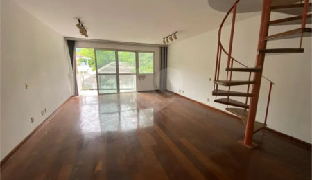 Cobertura à venda com 4 quartos, sendo 1 suíte,  em Cosme Velho, Rio de Janeiro, RJ