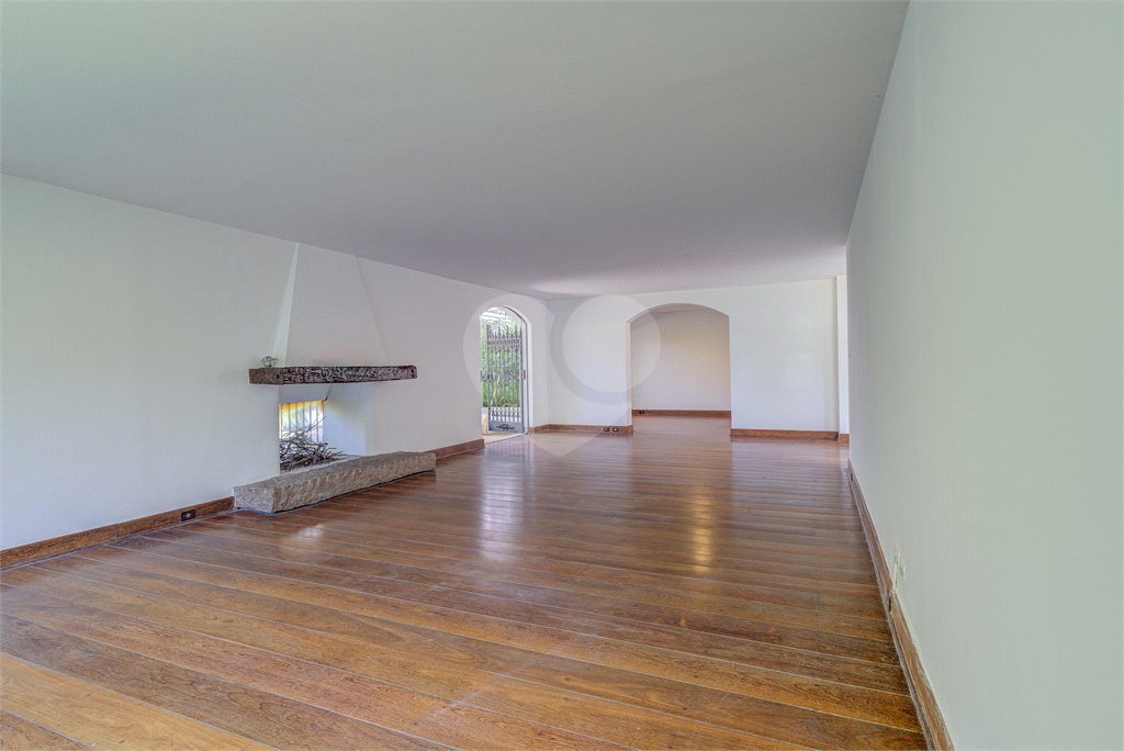 Casa para alugar com 5 quartos, sendo 3 suítes, no condomínio Chácara Flora, São Paulo - SP