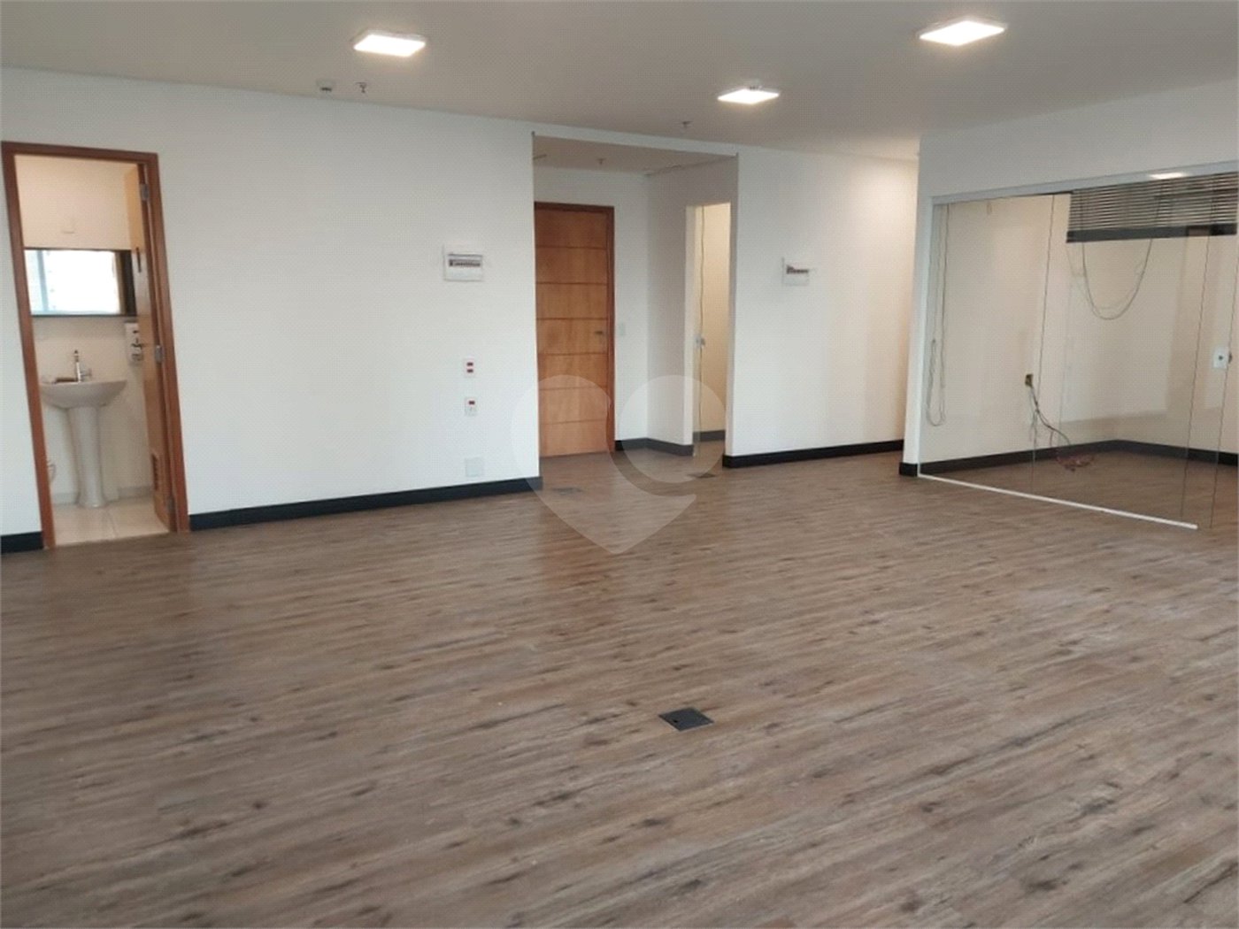 Sala à venda em Jardim Caboré, São Paulo, SP