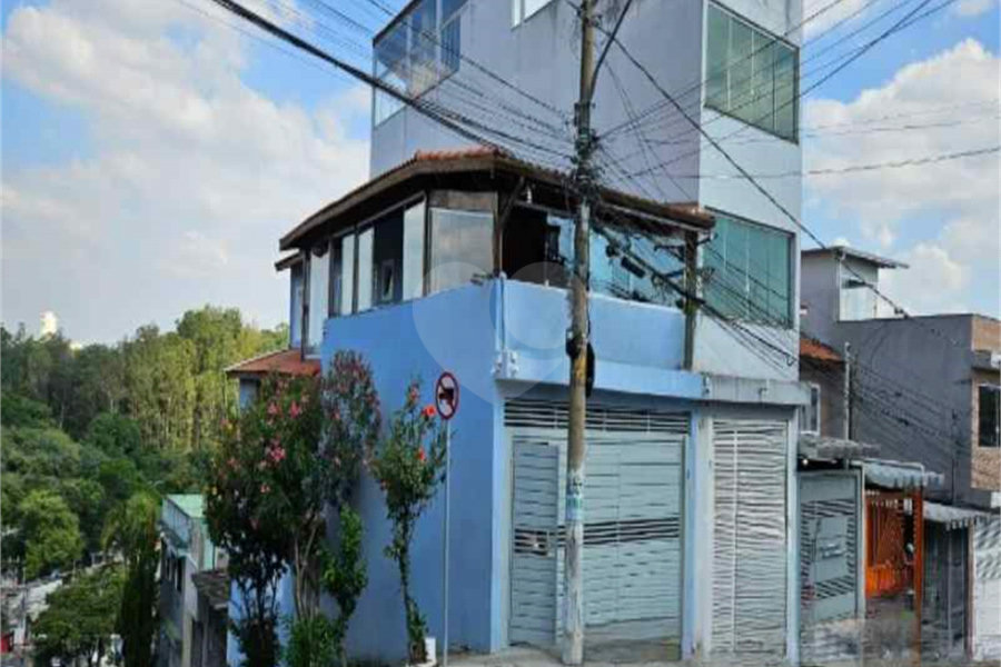 Sobrado à venda com 3 quartos, sendo 1 suíte, em Jardim Peri, São Paulo, SP