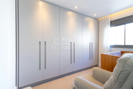 Apartamento à venda com 3 suítes em Moema, São Paulo, SP