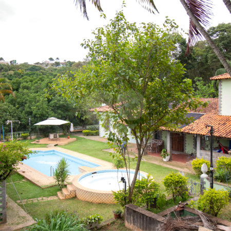 Casa à venda ou para alugar com 5 quartos, sendo 2 suítes, no condomínio Restinga Verde, São Roque - SP