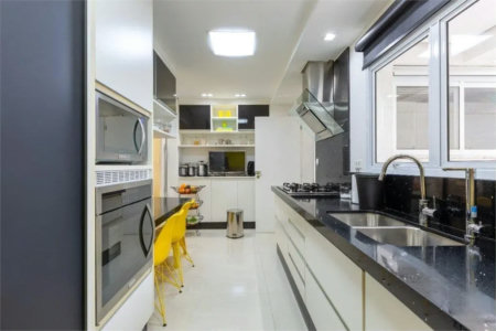 Apartamento à venda com 3 suítes em Vila Romana, São Paulo, SP