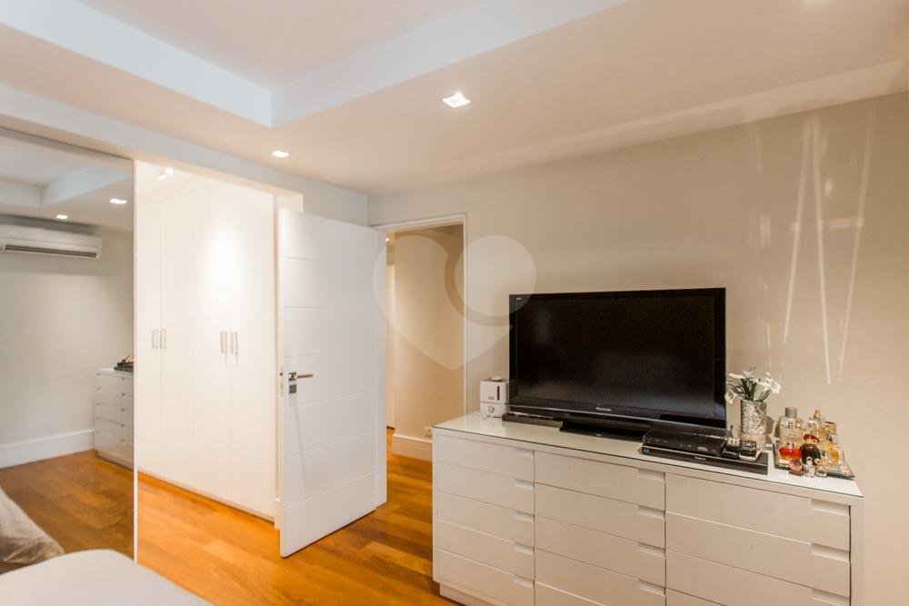 Apartamento à venda com 3 suítes em Campo Belo, São Paulo, SP
