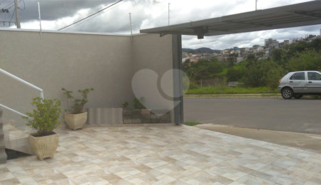 Casa Térrea à venda com 3 quartos, sendo 1 suíte, em Jardim Estância Brasil, Atibaia, SP