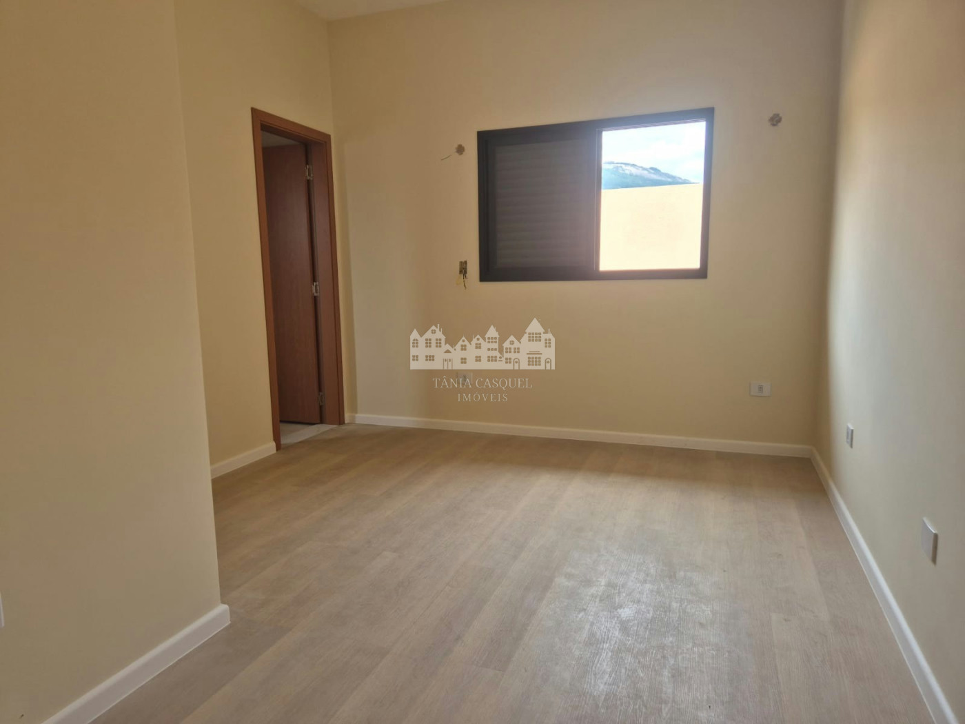 Casa à venda com 3 suítes em Vila Petrópolis, Atibaia, SP