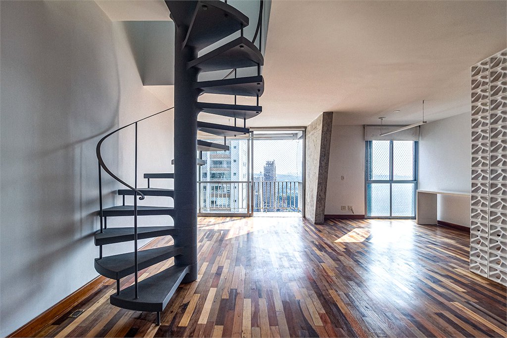 Cobertura à venda ou para alugar com 3 quartos, sendo 2 suítes, em Pinheiros, São Paulo, SP