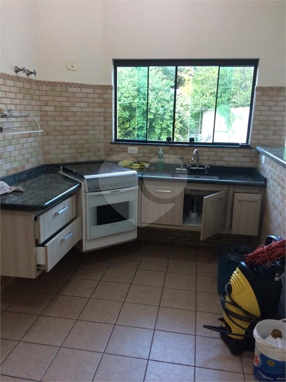 Casa à venda com 4 quartos, sendo 2 suítes, no condomínio Flamboyant, Atibaia - SP
