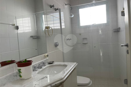 Sobrado à venda com 4 quartos, sendo 2 suítes, em Chácara Monte Alegre, São Paulo, SP
