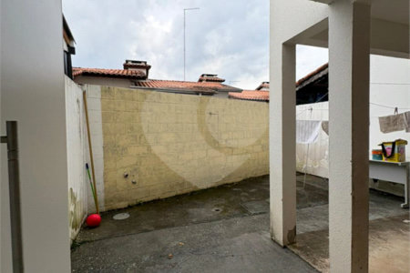 Casa à venda com 3 quartos, sendo 1 suíte, no condomínio New Village, Cotia - SP