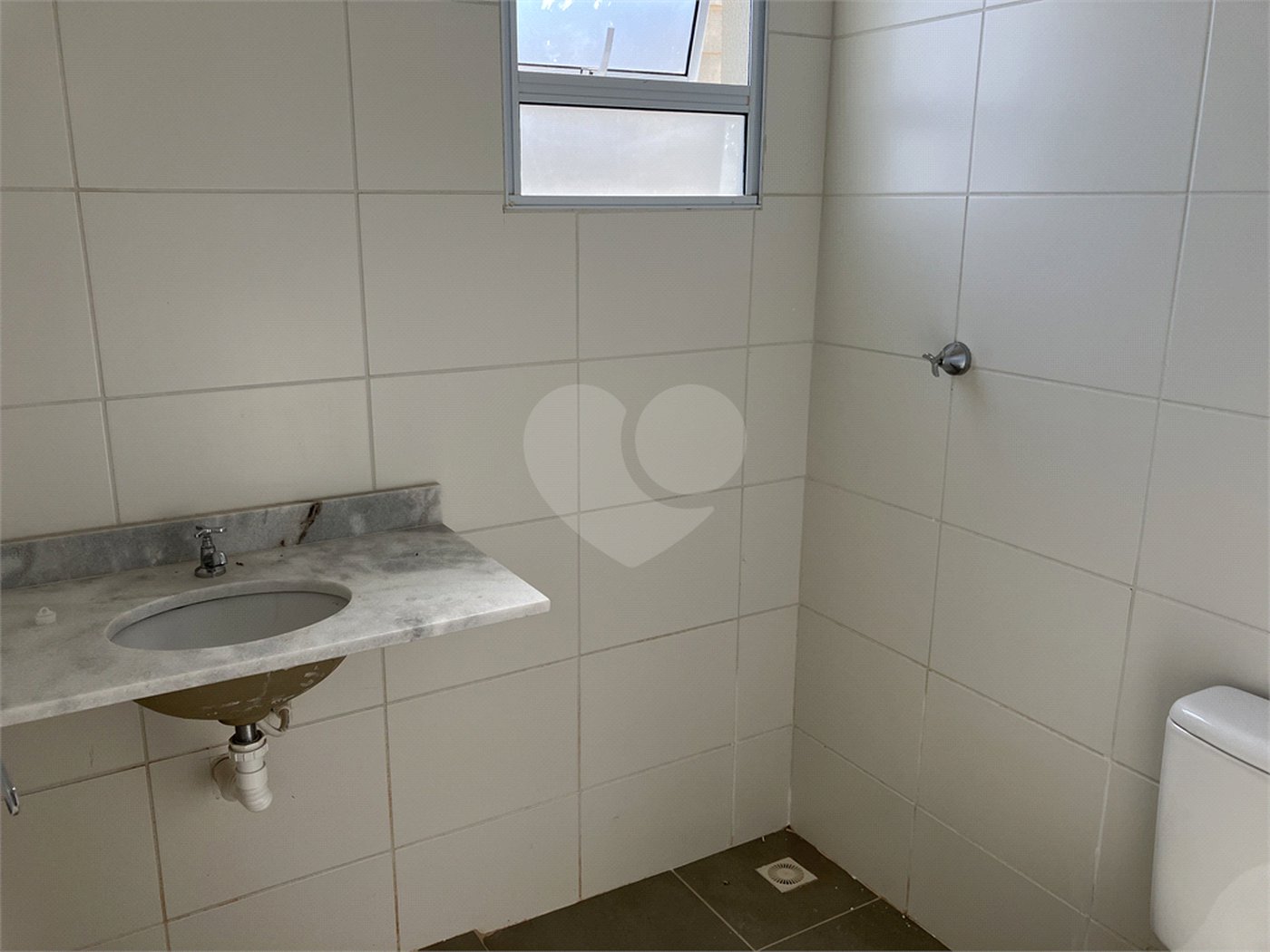 Casa à venda com 3 quartos, sendo 1 suíte,  no condomínio Residencial Vila Amarone, Sorocaba - SP