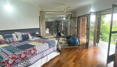 Casa à venda com 4 suítes no condomínio Vale da Santa Fé, Vinhedo - SP
