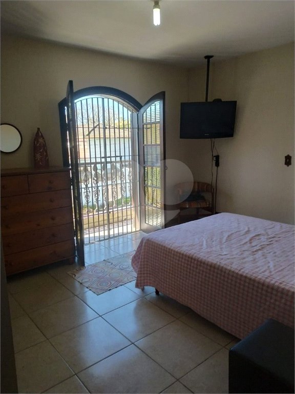 Casa à venda ou para alugar com 3 quartos, sendo 1 suíte, em Estação, São Roque, SP