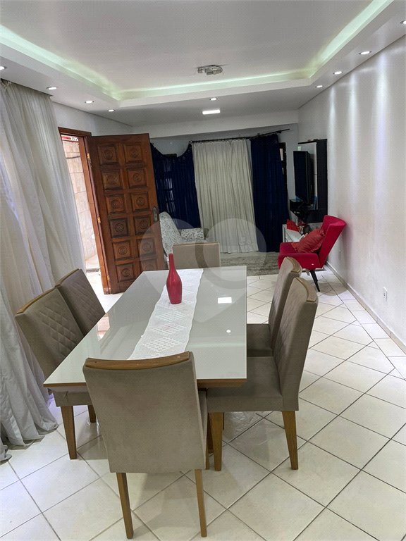 Sobrado à venda com 2 quartos, sendo 1 suíte,  em Ferreira, São Paulo, SP