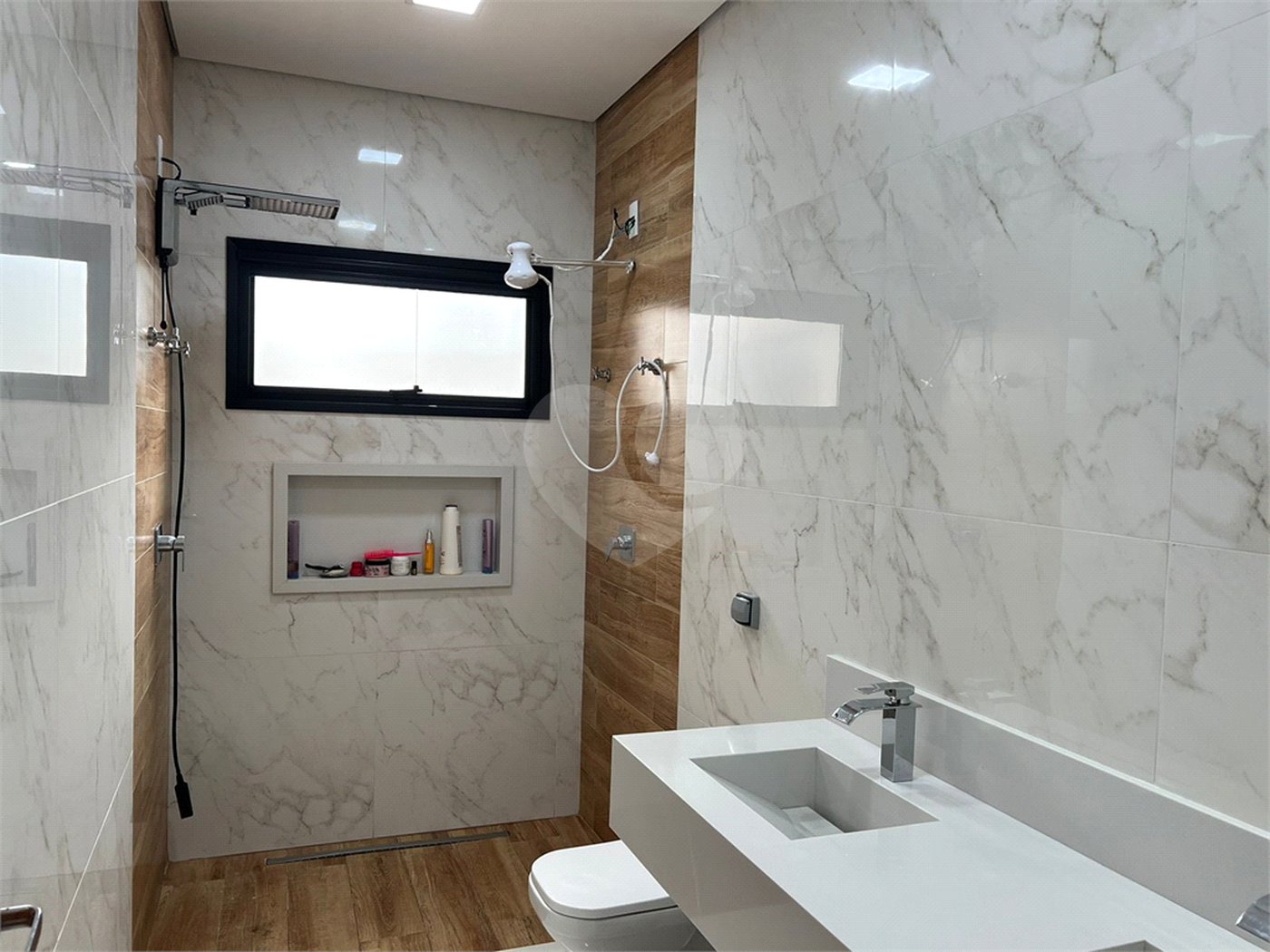 Casa à venda com 3 quartos, sendo 1 suíte, no condomínio Residencial Evidências, Indaiatuba - SP