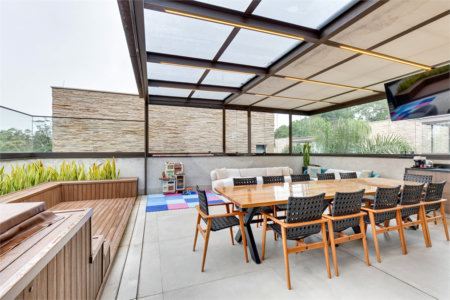 Casa à venda com 4 suítes no condomínio Jardim Flora, São Paulo - SP