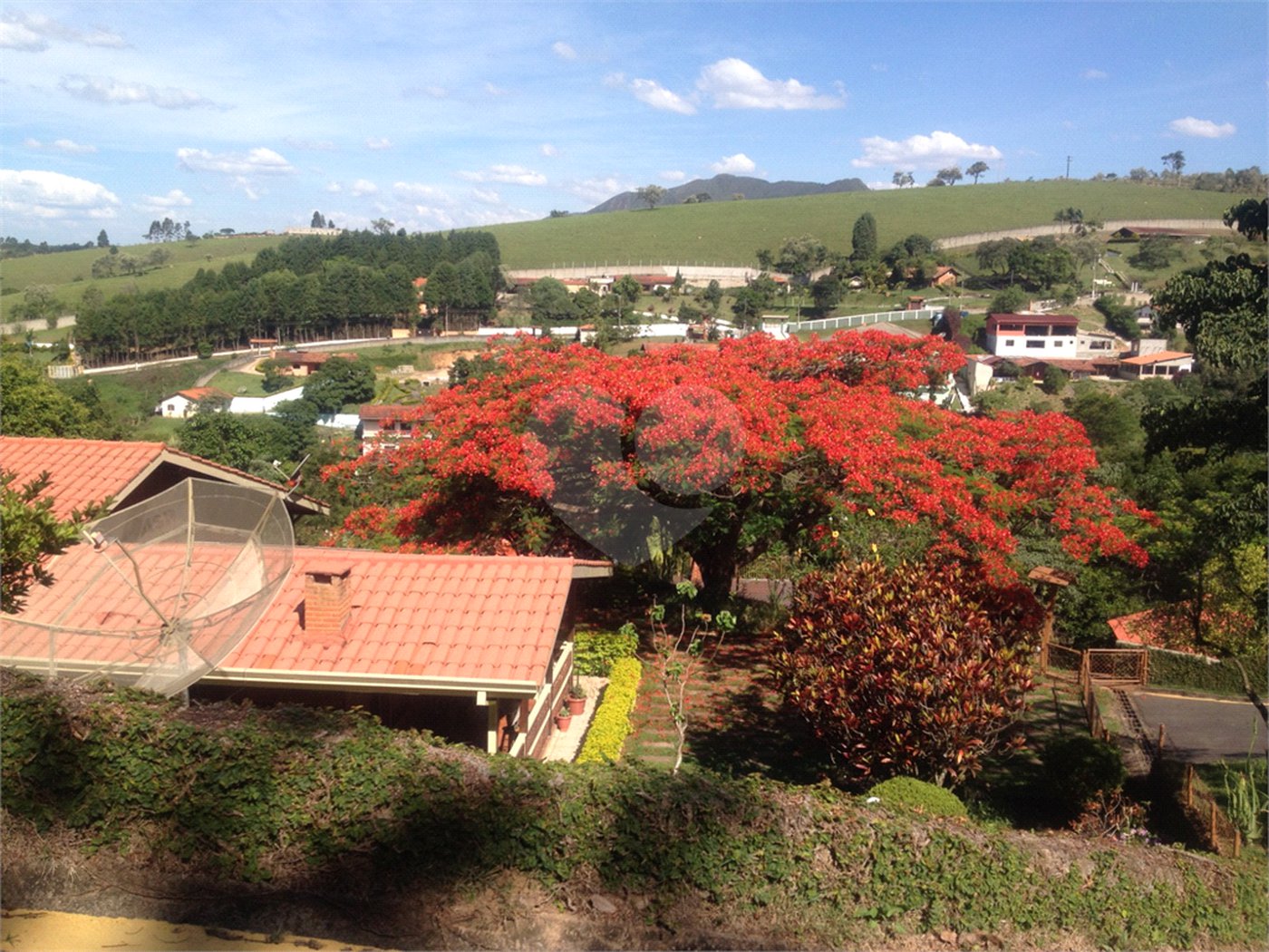 Chácara à venda com 2 quartos, sendo 1 suíte, no Centro, Araçariguama, SP
