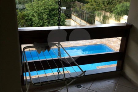 Casa à venda com 4 quartos, sendo 2 suítes, no condomínio Flamboyant, Atibaia - SP