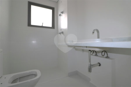 Apartamento à venda com 3 suítes em Moema, São Paulo, SP