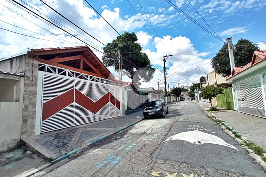 Casa Santa Teresinha | 4 Suítes | 280m² | 3 Vagas | Excelente Localização