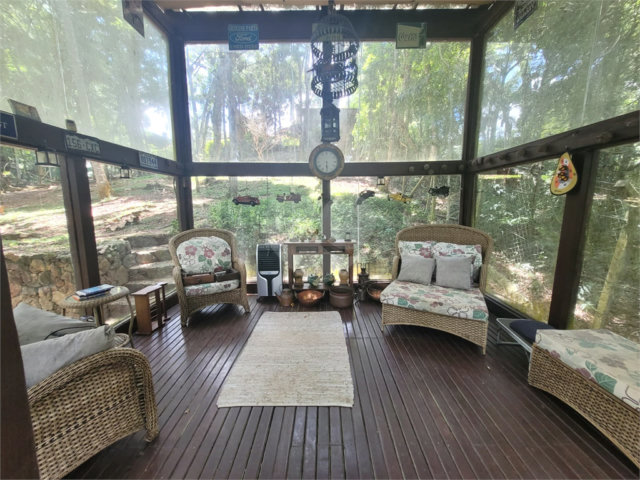 Casa à venda com 2 suítes no condomínio Alpes da Cantareira, Mairiporã - SP