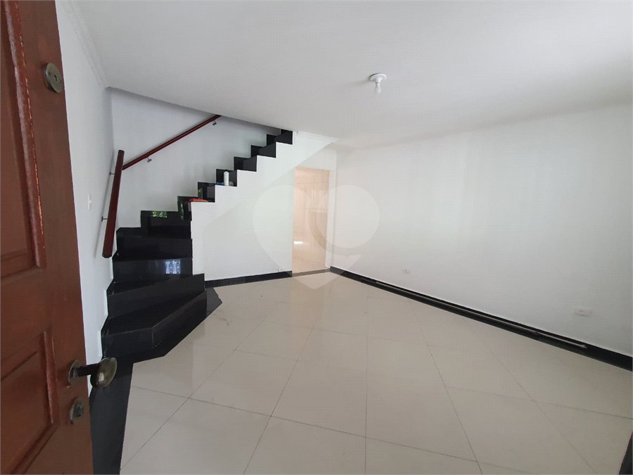 Sobrado à venda ou para alugar com 2 quartos em Vila Marieta, São Paulo, SP