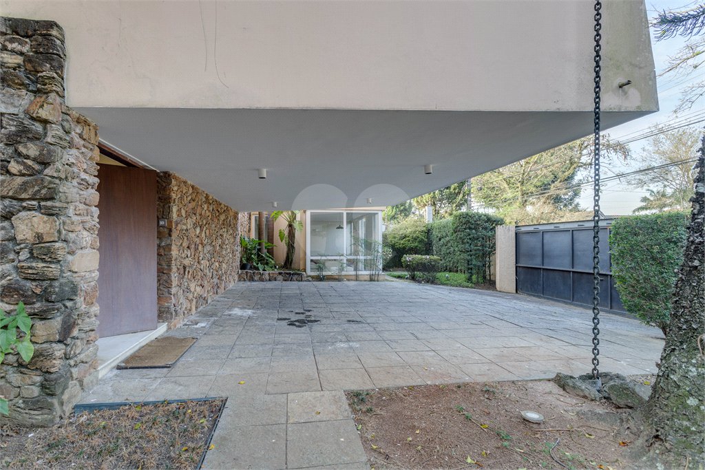 Casa à venda com 4 quartos, sendo 2 suítes, em Chácara Monte Alegre, São Paulo, SP