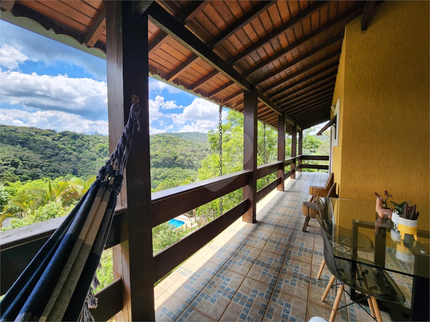 Casa à venda com 5 suítes no condomínio Suíça da Cantareira, Mairiporã - SP