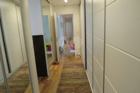Apartamento à venda com 3 suítes em Real Parque, São Paulo, SP