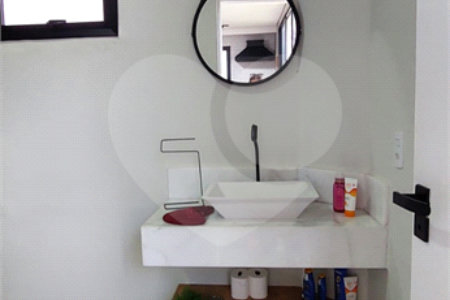 Casa à venda ou para alugar com 4 suítes no condomínio Figueira Garden, Atibaia - SP