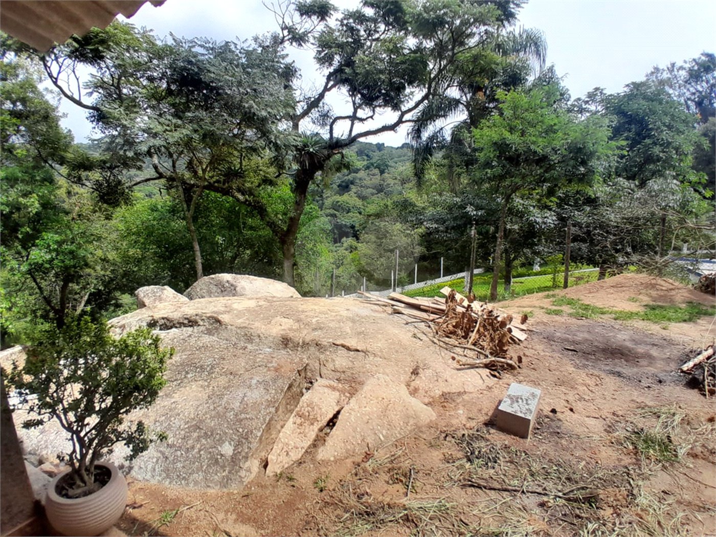 Sobrado à venda com 3 quartos, sendo 1 suíte, em Serra da Cantareira, Mairiporã, SP