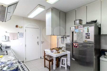 Apartamento à venda com 3 quartos, sendo 1 suíte,  em Higienópolis, São Paulo, SP